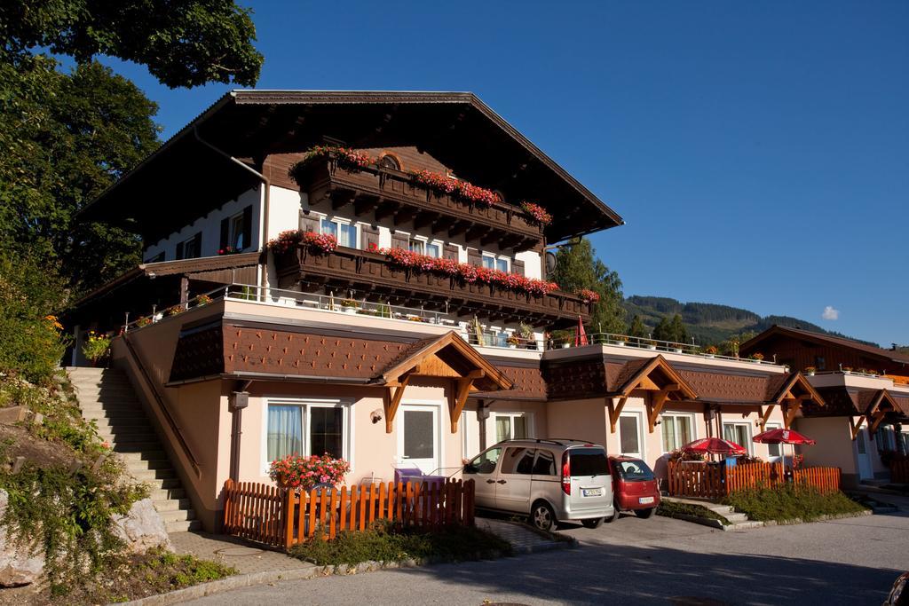 Familiengastehaus Ingrid Apartment Sankt Martin am Tennengebirge Exterior foto